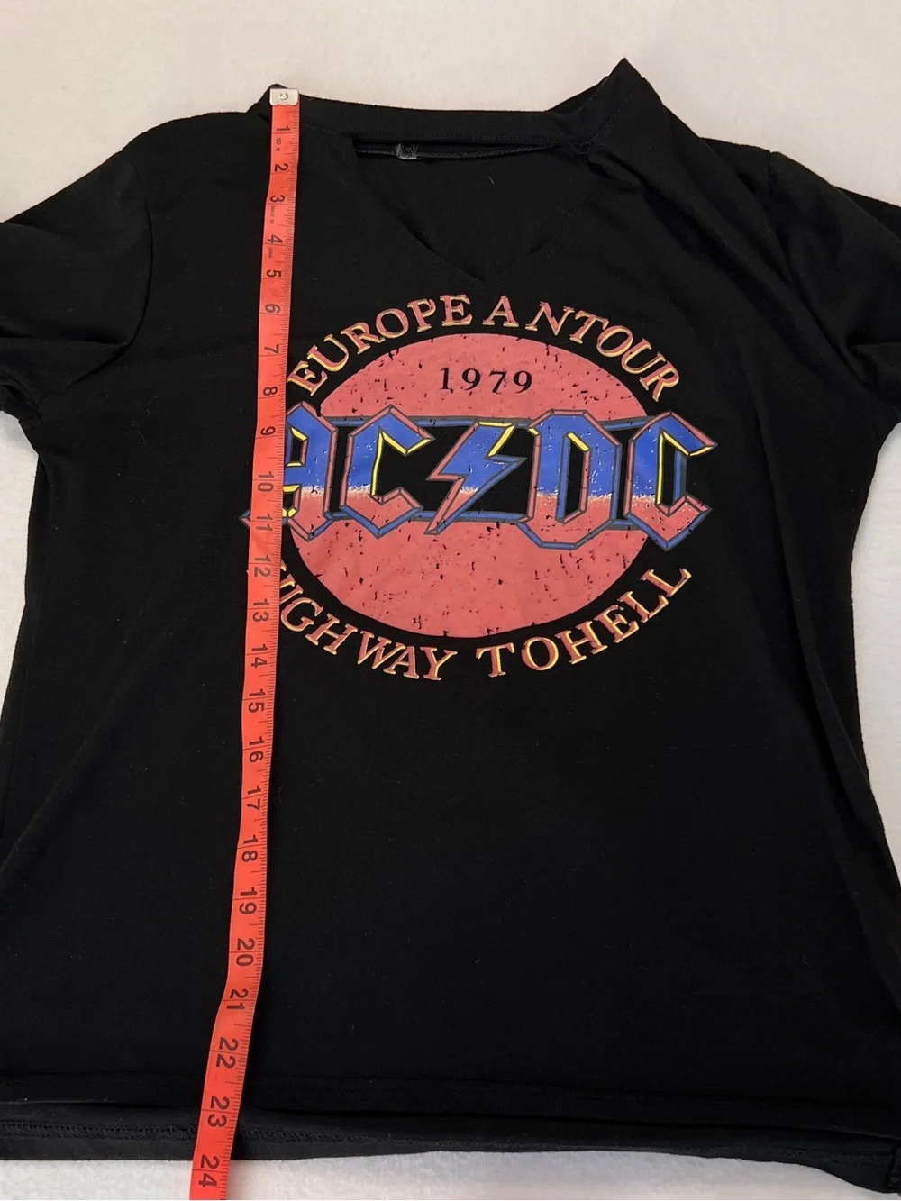 AC DC WOMEN’S SHORT SLEEVE CREW NECK GRAPHIC T SHIRT SIZE Small Band Concert - Picture 6 of 7
